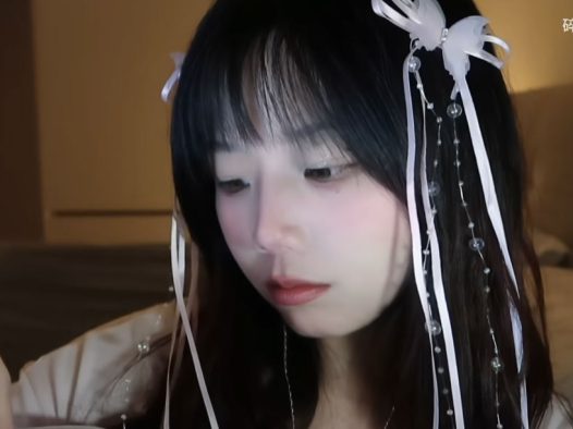 碎碎冰月亮|用温柔的四川方言为你补妆